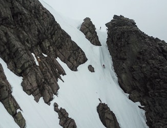 5 Gavin Carruthers dropping into Central Buttress off Braeriach.jpg